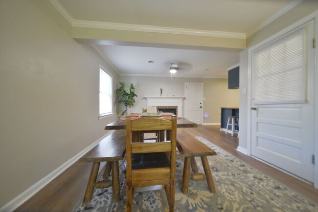 Building Photo - 228 Shadywood Dr