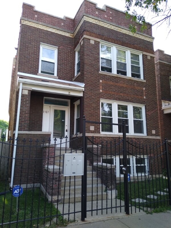 Primary Photo - 1137 S Mason Ave