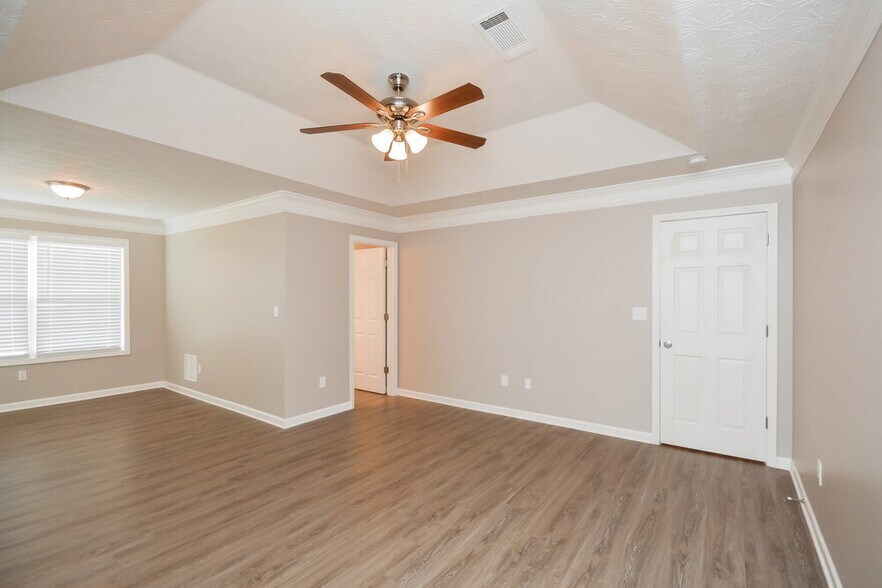 Building Photo - 195 Trelawney Dr