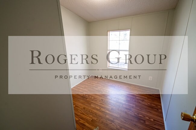 Building Photo - 242 Hidden Lk