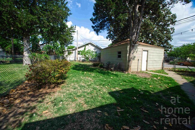 Building Photo - 1347 S Indianapolis Ave