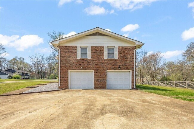 Building Photo - 9121 Potomac Dr