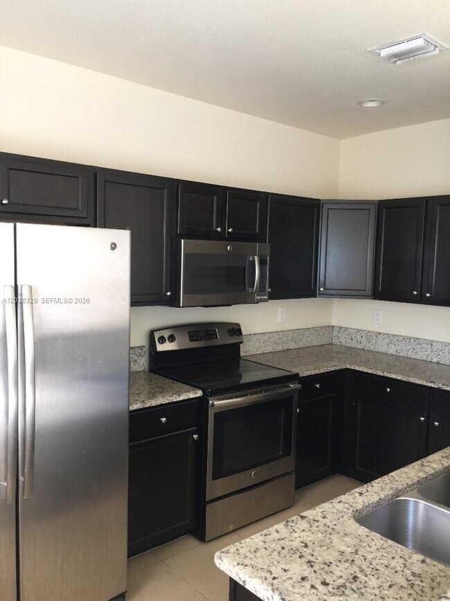 Building Photo - 9350 SW 170th Passage