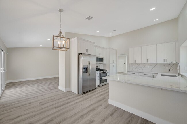 Building Photo - Remodeled Single Story, 4 Bedroom Home in Desert Shores