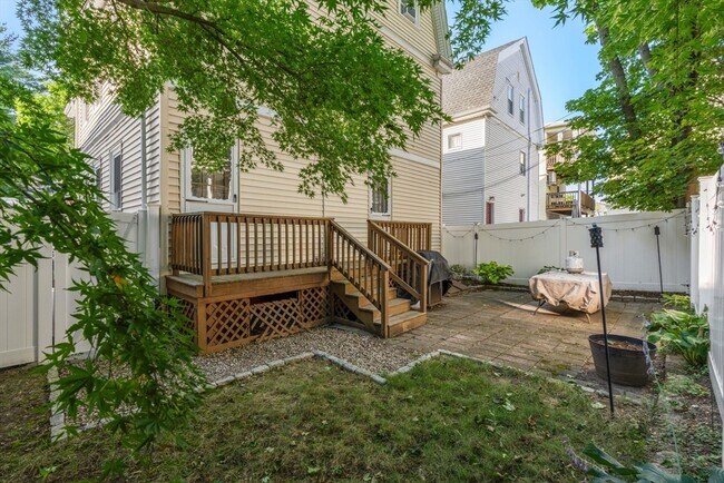 Building Photo - 103 Willow Ave