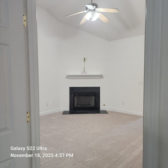 Building Photo - 2560 Rosehill Cir