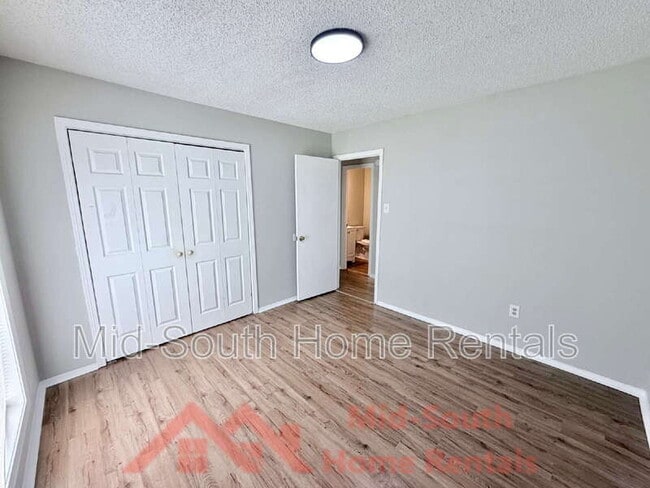 Building Photo - 4011 Double Tree St