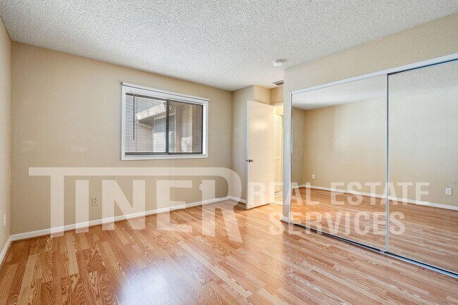Building Photo - Updated & Beautiful Crosswoods Home