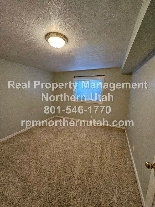 Building Photo - Stunning 5 Bedroom Home in Kaysville Now A...