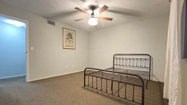 Primary Photo - 6519 W Newberry Rd