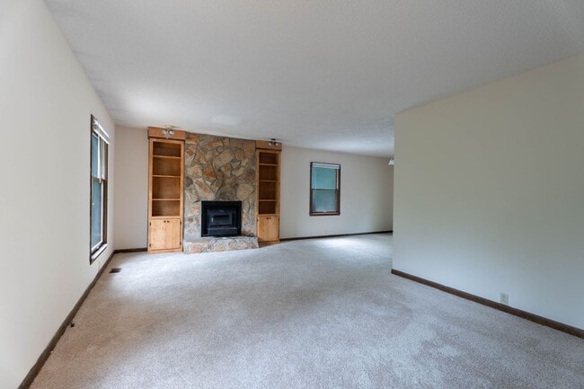 Building Photo - 105 Hanover Way