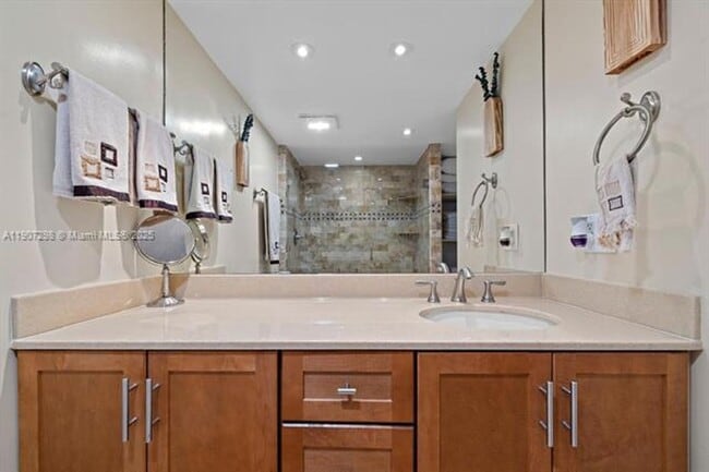 Building Photo - 2301 Collins Ave