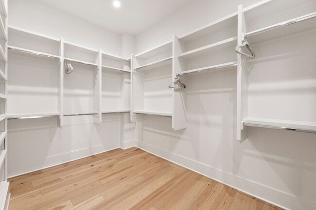 Building Photo - Fully Furnished in Argenta!