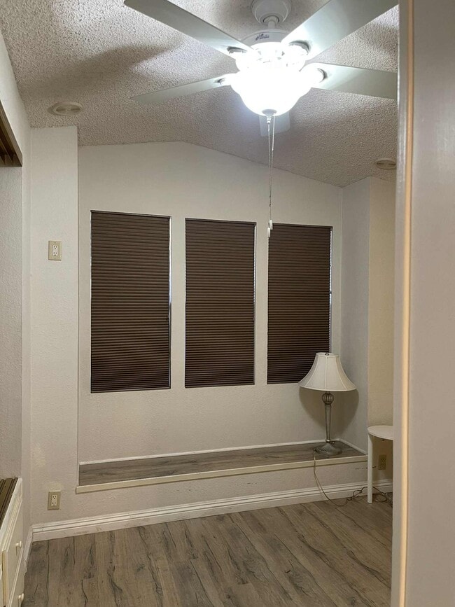 Building Photo - 1414 Western Dr