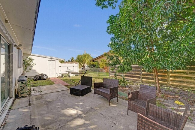 Building Photo - 3322 McKinley St