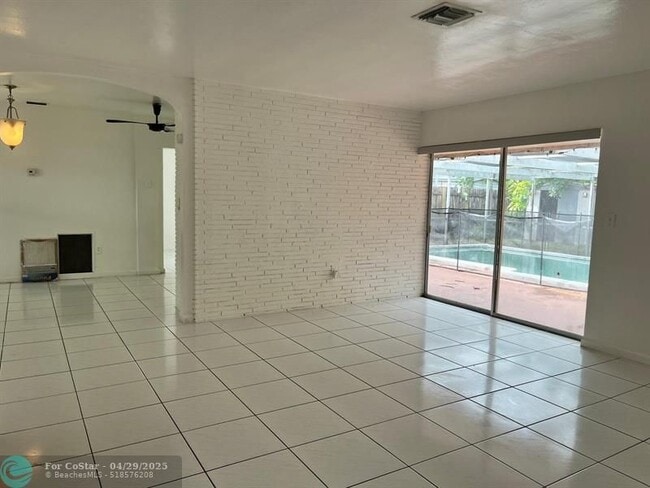 Building Photo - 7941 Plantation Blvd