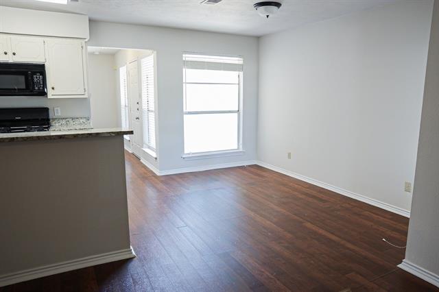 Building Photo - 1302 Crescent St