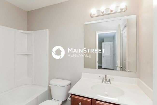 Building Photo - 3 Bedroom Pet-Friendly Home in Charlotte, NC with Main Street Renewal