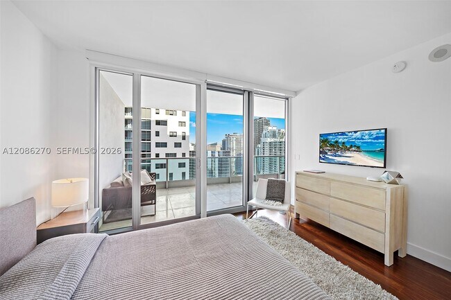 Building Photo - 1331 Brickell Bay Dr