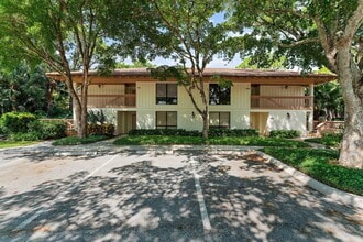 Building Photo - 527 Brackenwood Pl