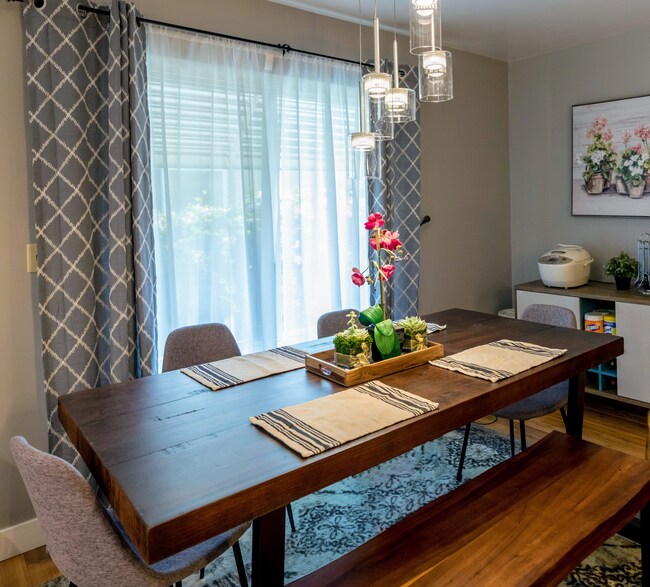 Building Photo - 15672 S Myrtle Ave