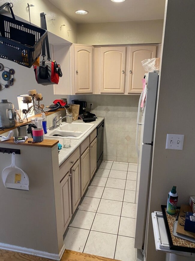 Building Photo - 2 Bed Plus Office 1.5 Bath Two Floor Condo In Ideal Central Boulder Location!