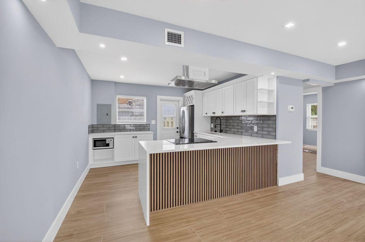 Building Photo - 341 SE 3rd Ave