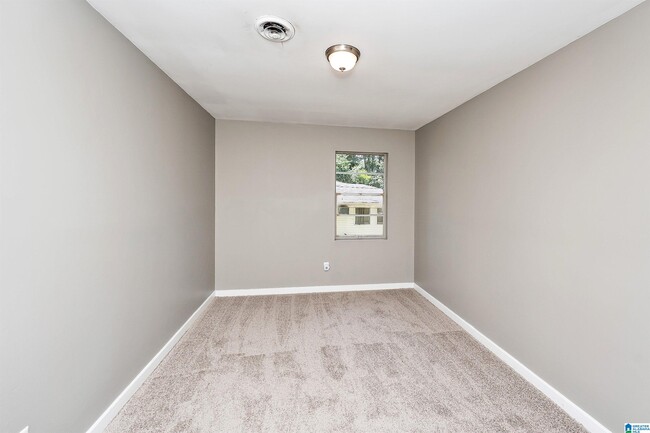 Building Photo - 4611 Oak Dr