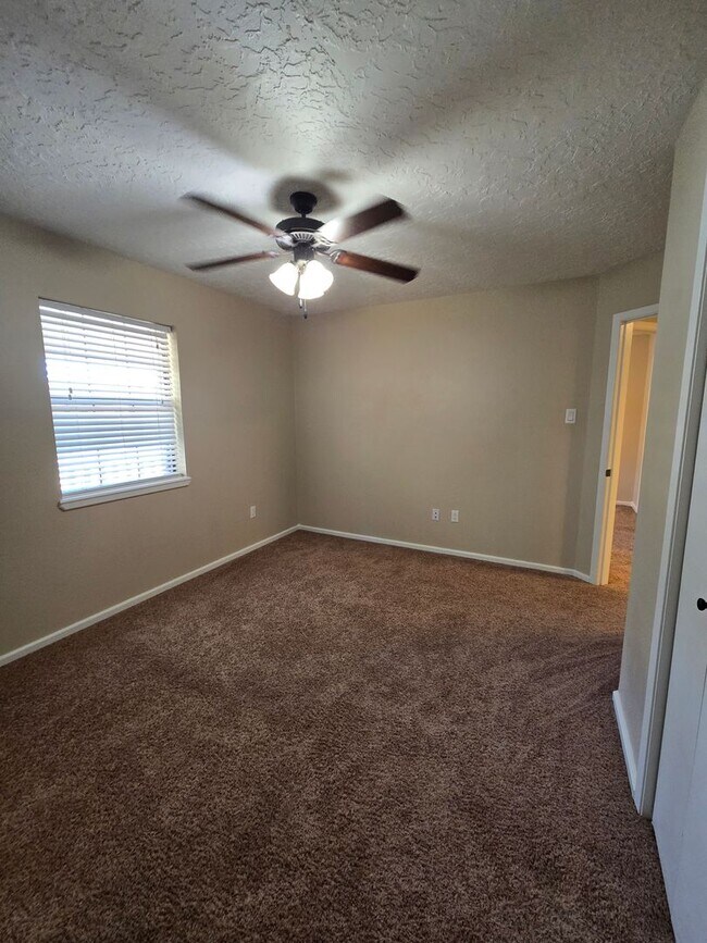 Building Photo - 309 Chanticleer Pl