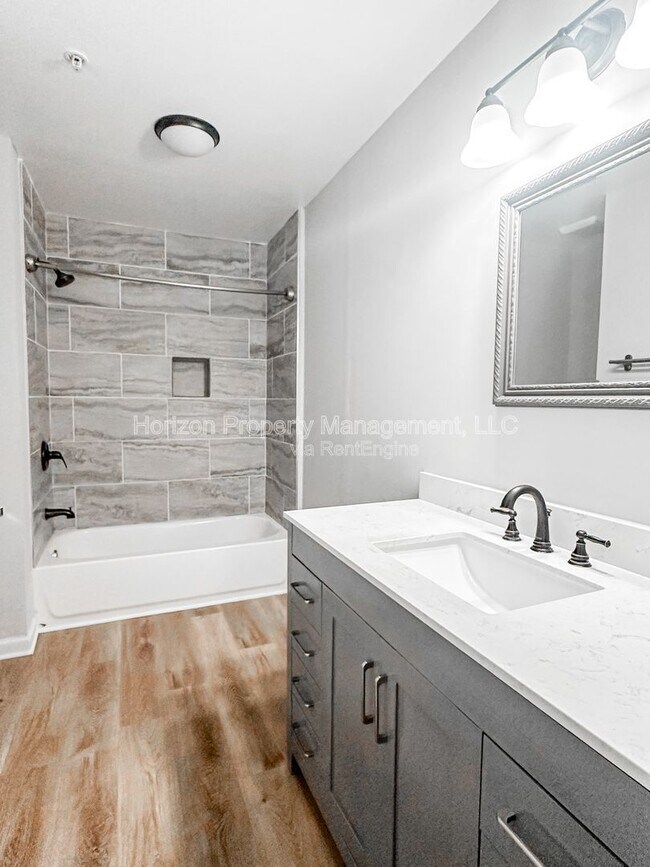 Building Photo - 139 Riverstone Commons Cir