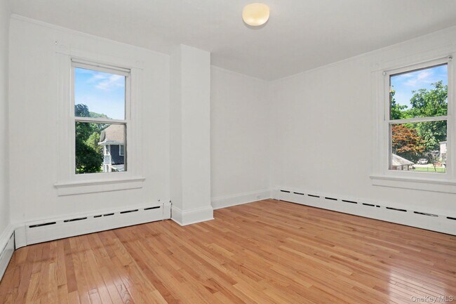 Building Photo - 71 Grand St