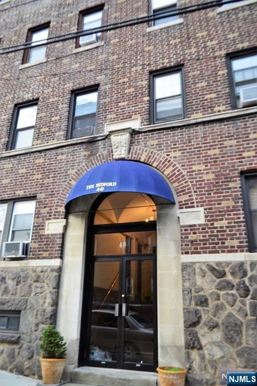 Building Photo - 40 74th St