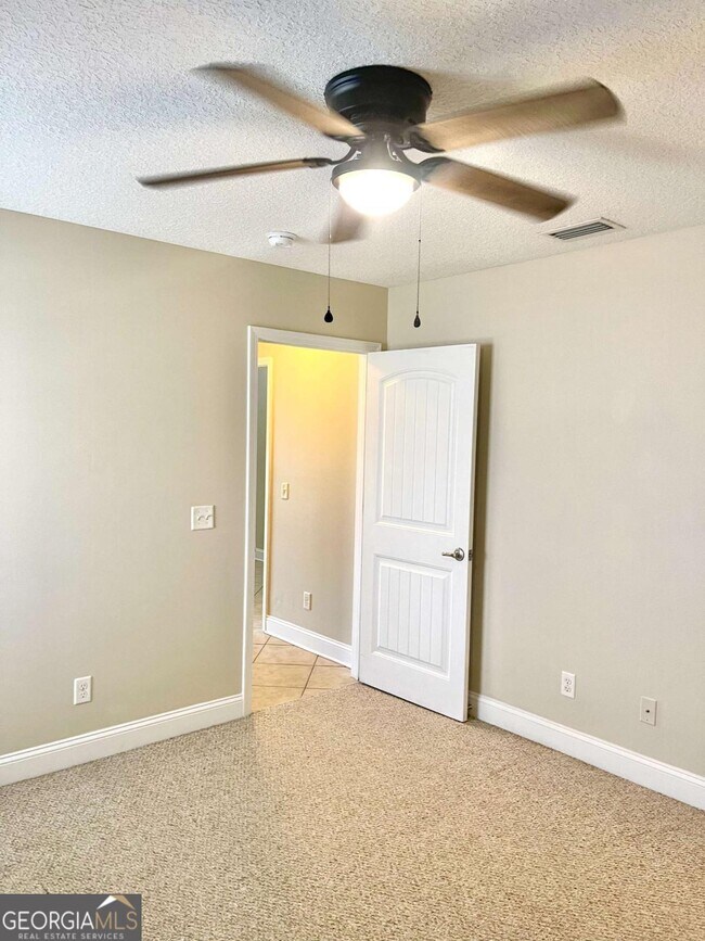 Building Photo - 17 Fox Path