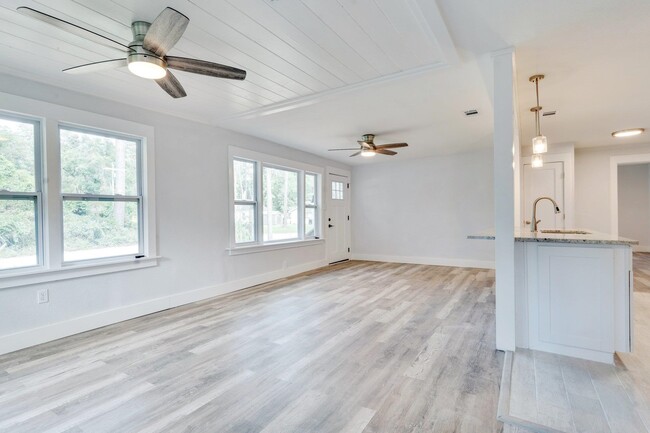 Building Photo - 129 Sioux Trail