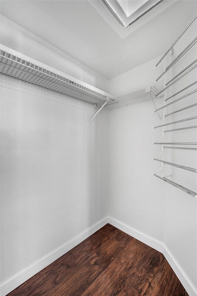 Building Photo - 4550 SW 68th Ct