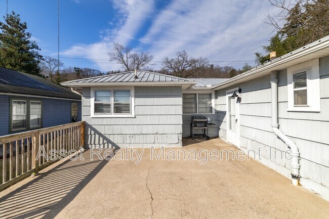 Building Photo - 1006 Freemason St