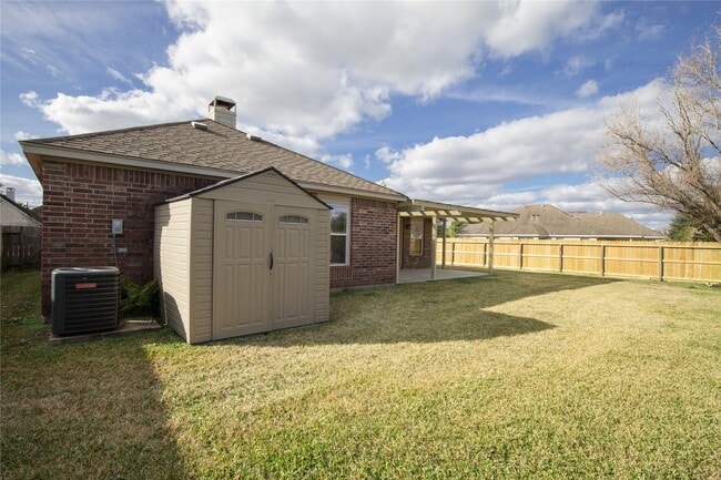 Building Photo - 416 Laddingford Ln