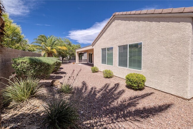 Building Photo - 2131 Waterton Rivers Dr