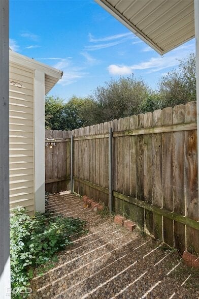 Building Photo - 253 Settlers Park Dr