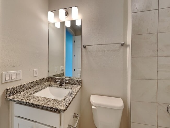 Building Photo - 895 Brutus Terrace