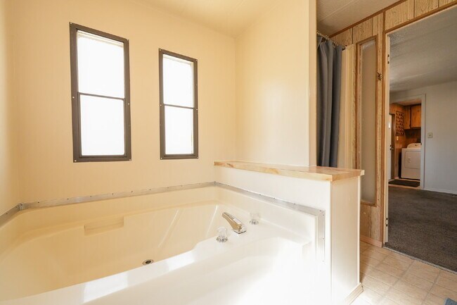 Building Photo - Stylish & Spacious 2-Bedroom Mobile Home