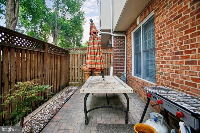 Building Photo - 1309 McLean Crest Ct