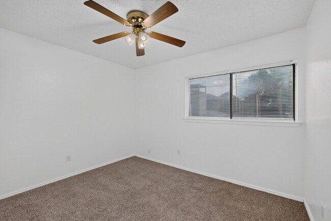Building Photo - 6120 Cypress Point Dr