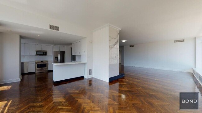 Building Photo - 219 E 69th St