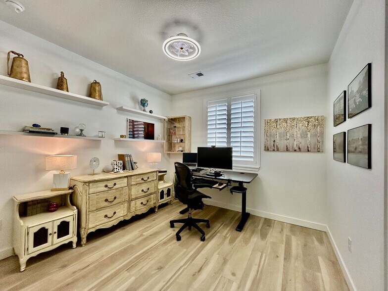 Building Photo - 821 Wildrose Pl