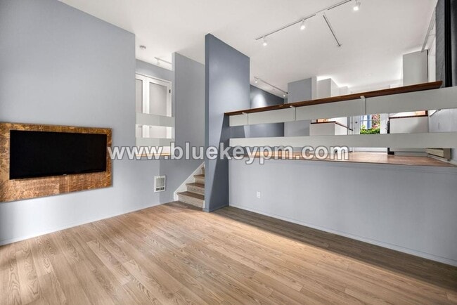 Building Photo - 2 Bed, 1 Bath Condo at Franciscan Condomin...