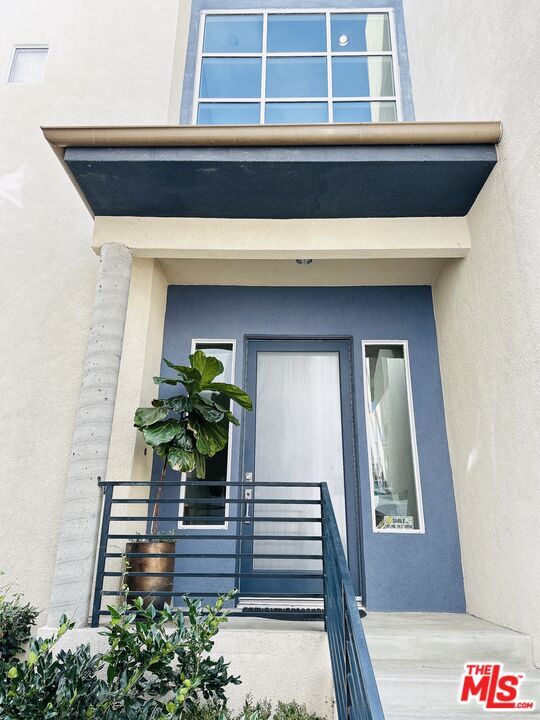 Building Photo - 6581 S Seabluff Dr