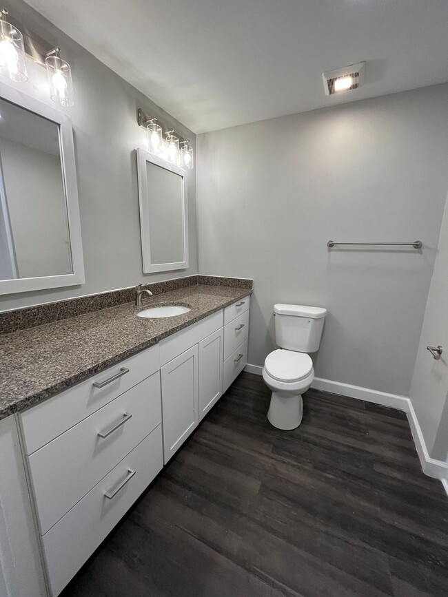 Building Photo - Fully Updated 3 Bedroom Home with 2 Car Garage