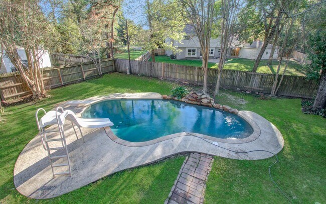 Building Photo - 590 River Plantation Dr