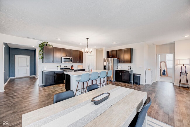 Building Photo - 2214 Warbler St